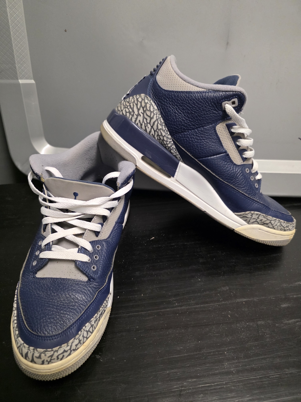 Jordan Men's Navy Blue and Light Gray Retro Basketball Sneakers